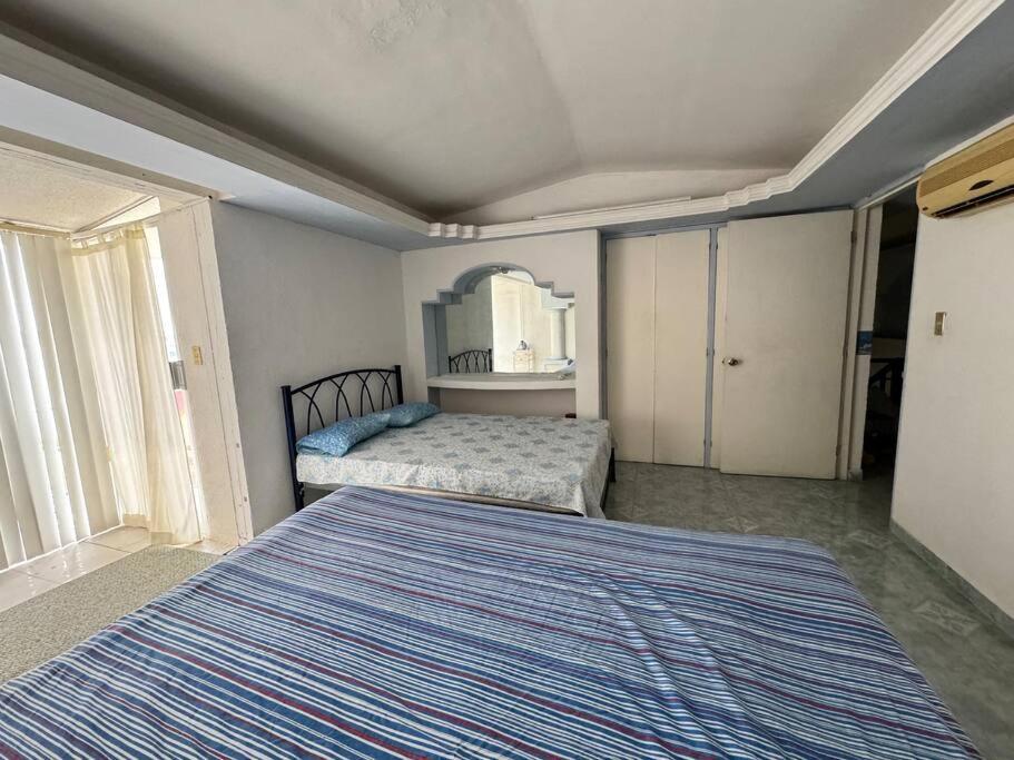 Blue Coast With Pool And Ocean View 10 To 35 P Сasa de vacaciones