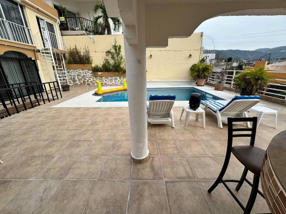 Blue Coast With Pool And Ocean View 10 To 35 P Сasa de vacaciones